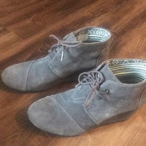 Toms Grey Suede desert wedge size 9.5